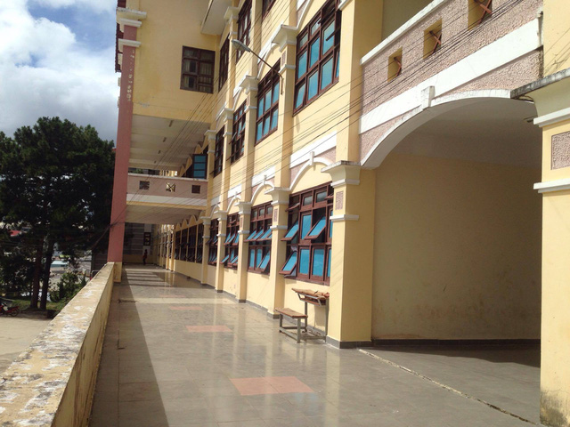 sau su co sap phong hoc gan 1500 hoc sinh duoc chuyen sang co so moi