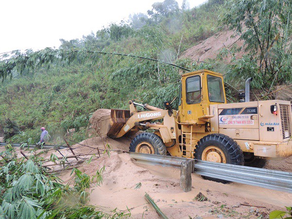 di doi khan cap 80 nguoi dan vung sat lo nguy hiem