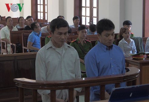 Bắt đầu xét xử sơ thẩm 2 bị cáo vụ sà lan đâm sập cầu Ghềnh