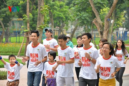 my linh bao tram idol va dan nghe si cung chay vi trai tim