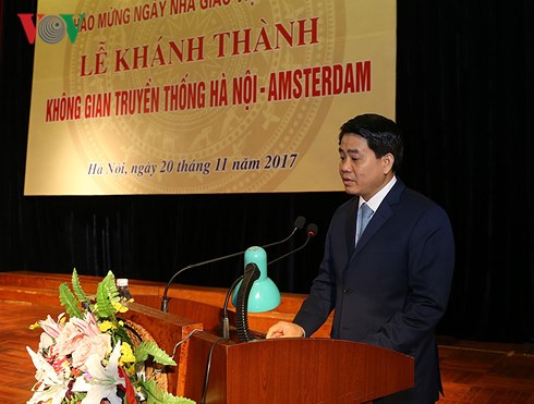 khanh thanh khong gian truyen thong ha noi amsterdam