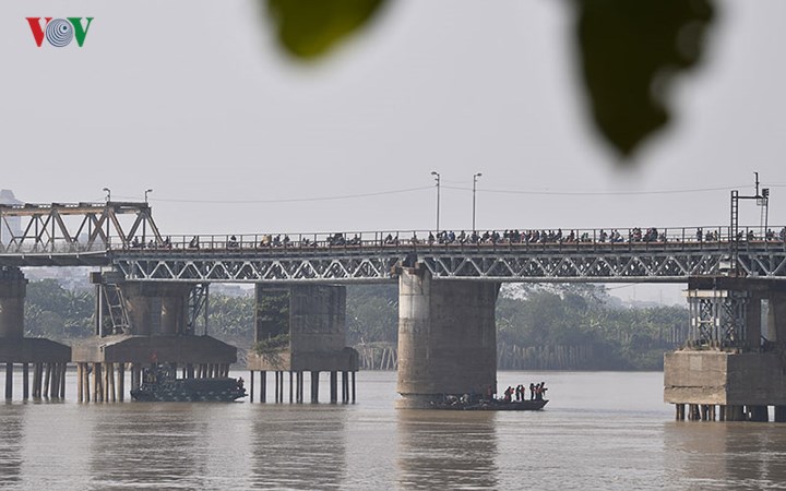 can canh xu ly qua bom gan tru cau long bien ha noi