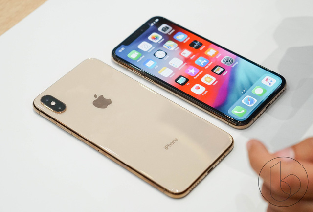 iPhone chính hãng 'mất điểm' trước làn sóng giảm giá hàng xách tay