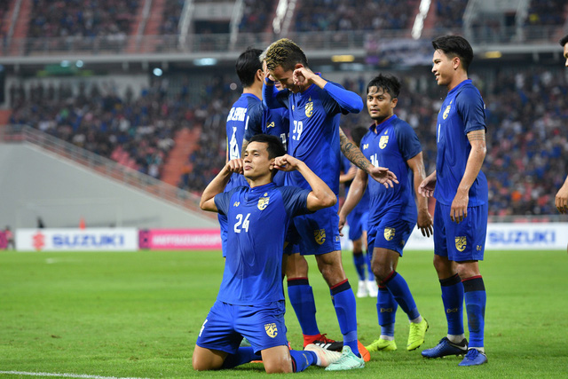 cuc dien bang b aff cup 2018 thai lan ra oai indonesia lam nguy