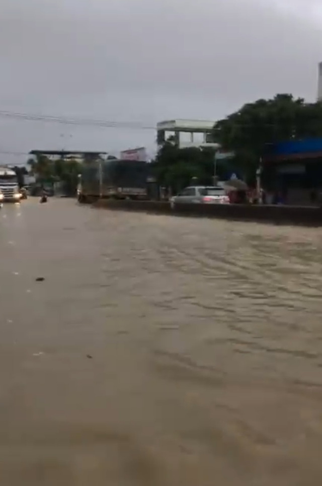 mua lu kinh hoang it nhat 4 nguoi chet o nha trang