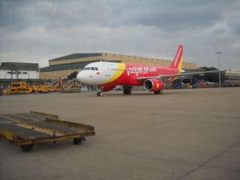 may tinh bao loi gia may bay cua vietjet dang bay phai quay lai