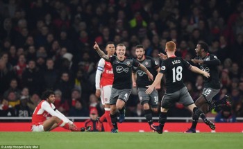 Arsenal thua đau trước Southampton trên sân nhà