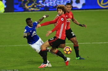 Rơi điểm trên sân Everton, MU hòa trận thứ ba liên tiếp