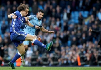 Sergio Aguero bị phạt nặng, Man City méo mặt