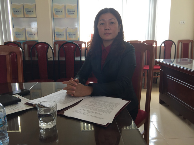 vu co giao dan bang dinh vao mieng hoc sinh hieu truong bat khoc