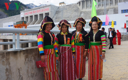 ba cong trinh thuy dien tren song da nhung quyet dinh nhan van