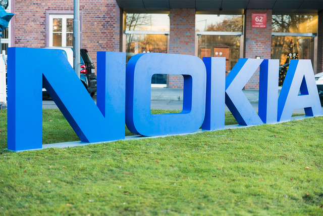 apple va nokia lai kien nhau ra toa