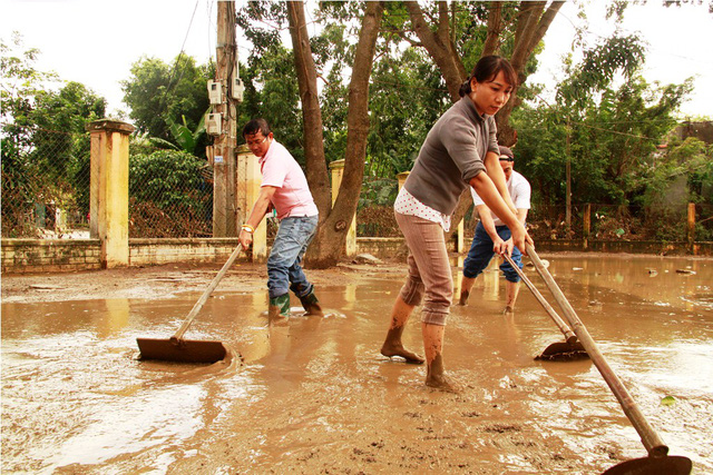 binh dinh lu di qua hoc sinh khong sach vo den truong