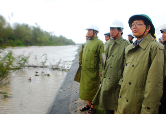 lu lon lai hoanh hanh nguoi dan binh dinh kiet que trong bien nuoc