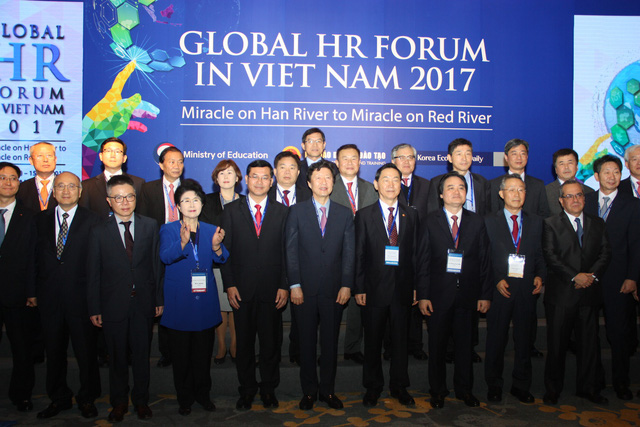 Diễn đàn nguồn nhân lực: Từ 'Kỳ tích sông Hàn' đến 'Kỳ tích sông Hồng'