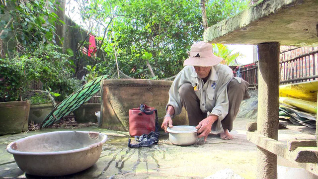 dan bat binh vi gao ho tro nguoi ngheo duoc dem chia deu