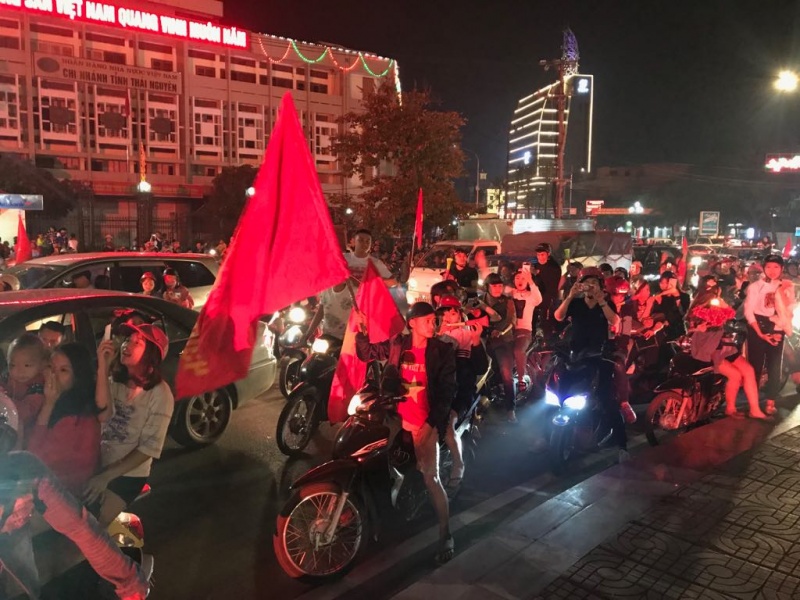 nguo i dan tha i nguyen mu ng chie n tha ng cu a do i tuye n viet nam tai aff cup 2018