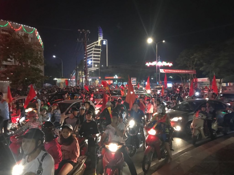 nguo i dan tha i nguyen mu ng chie n tha ng cu a do i tuye n viet nam tai aff cup 2018