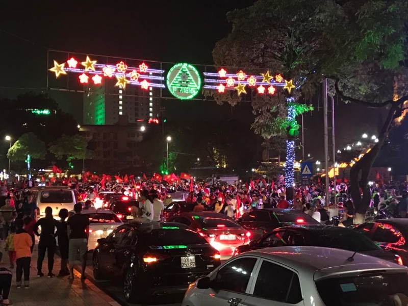 nguo i dan tha i nguyen mu ng chie n tha ng cu a do i tuye n viet nam tai aff cup 2018