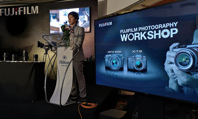 fujifilm ra mat may anh khong guong lat gfx 50r gia gan 110 trieu dong