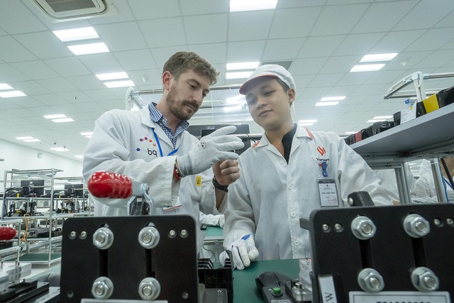 cac dai gia ban le nhay vao phan phoi smartphone dau tien cua vsmart