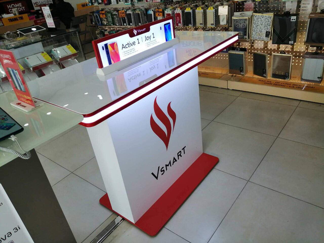 cac dai gia ban le nhay vao phan phoi smartphone dau tien cua vsmart