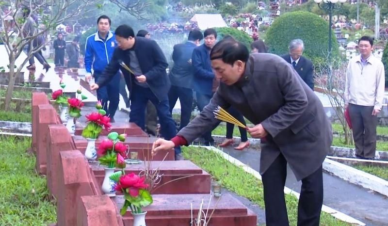 Đại đội 915, đội TNXP 91 Bắc Thái - Khúc tráng ca còn mãi dai doi 915 doi tnxp 91 bac thai khuc trang ca con mai 64080