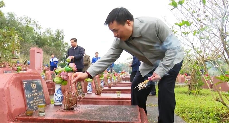 Đại đội 915, đội TNXP 91 Bắc Thái - Khúc tráng ca còn mãi dai doi 915 doi tnxp 91 bac thai khuc trang ca con mai 64080