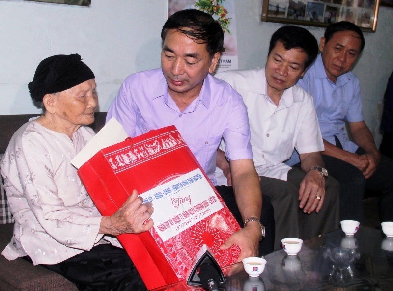 Đại đội 915, đội TNXP 91 Bắc Thái - Khúc tráng ca còn mãi dai doi 915 doi tnxp 91 bac thai khuc trang ca con mai 64080