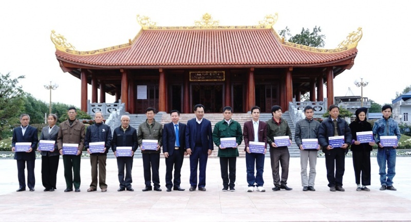 Đại đội 915, đội TNXP 91 Bắc Thái - Khúc tráng ca còn mãi dai doi 915 doi tnxp 91 bac thai khuc trang ca con mai 64080