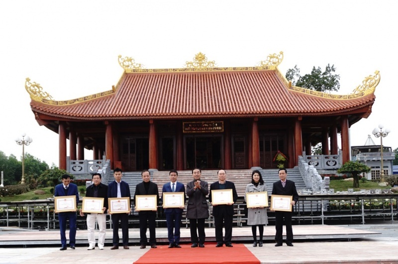 Đại đội 915, đội TNXP 91 Bắc Thái - Khúc tráng ca còn mãi dai doi 915 doi tnxp 91 bac thai khuc trang ca con mai 64080