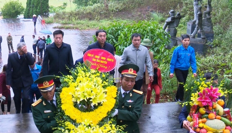 Đại đội 915, đội TNXP 91 Bắc Thái - Khúc tráng ca còn mãi dai doi 915 doi tnxp 91 bac thai khuc trang ca con mai 64080