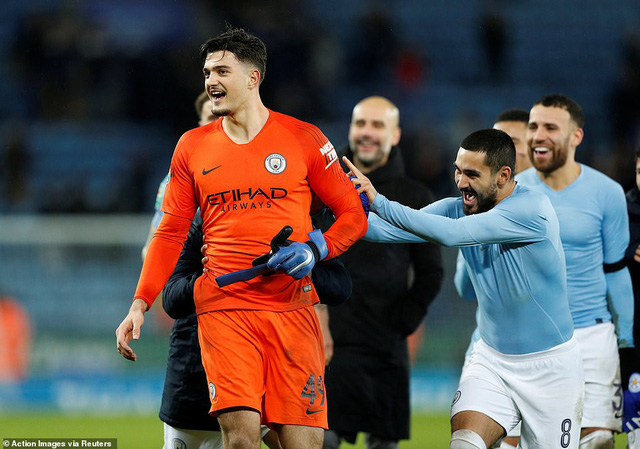 man city vao ban ket league cup sau loat sut luan luu