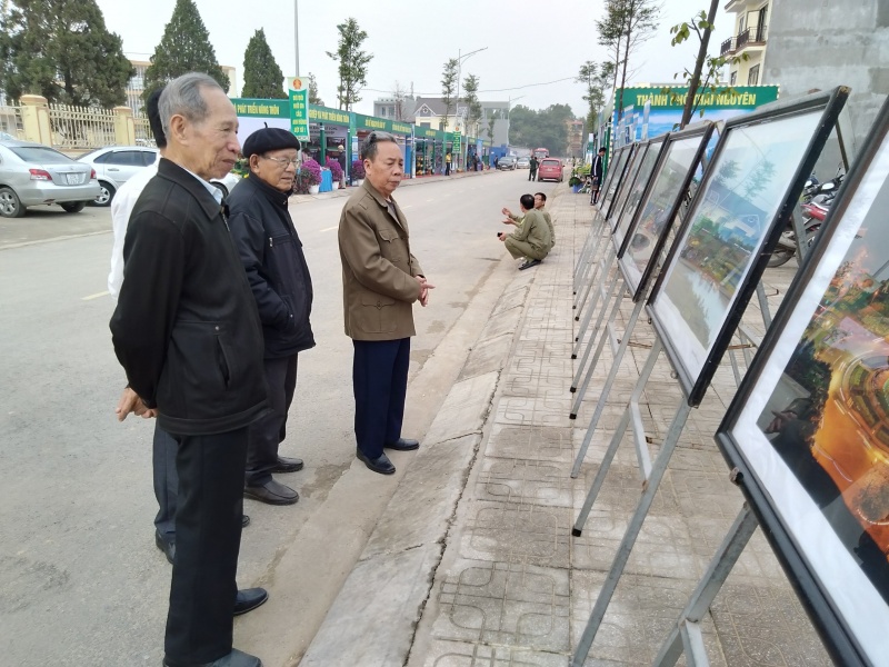 Triển lãm Trưng bày, giới thiệu các thành tựu kinh tế - xã hội của tỉnh Thái Nguyên trien lam trung bay gioi thieu cac thanh tuu kinh te xa hoi cua tinh thai nguyen