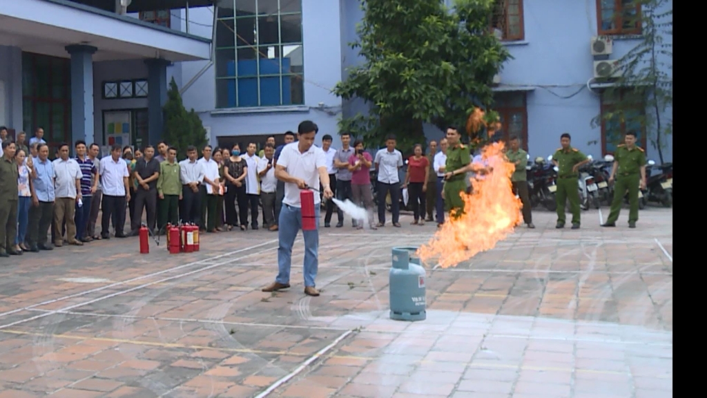 发挥各级党委对防火救火工作的作用