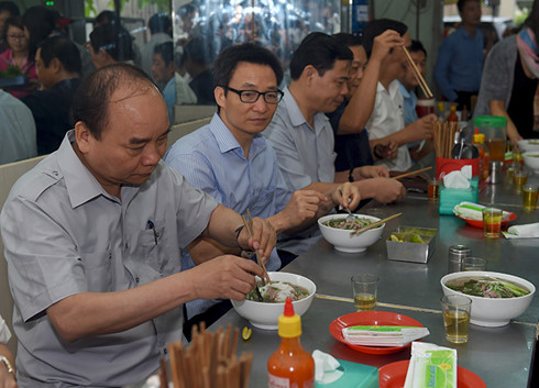 thu tuong bat ngo kiem tra quan an duong pho tai tphcm