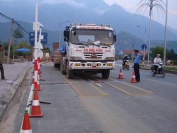 Nhiều địa phương có “dấu hiệu tiêu cực” để xe quá tải lộng hành