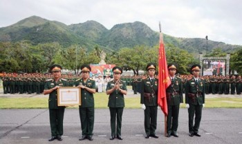 Trường Sĩ quan Thông tin đón nhận Huân chương Lao động hạng ba