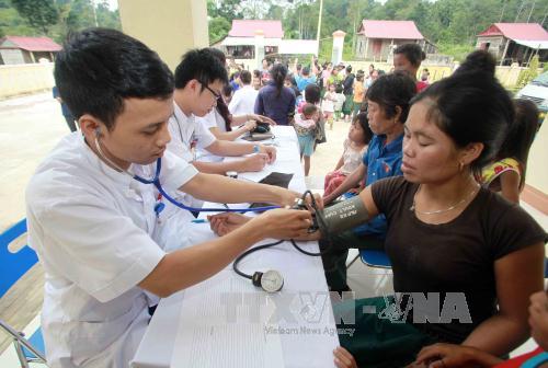 phan dau 100 dan so duoc theo doi suc khoe