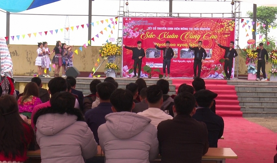 Tết đặc trưng của sinh viên Mông Thái Nguyên Tết đặc trưng của sinh viên Mông Thái Nguyên