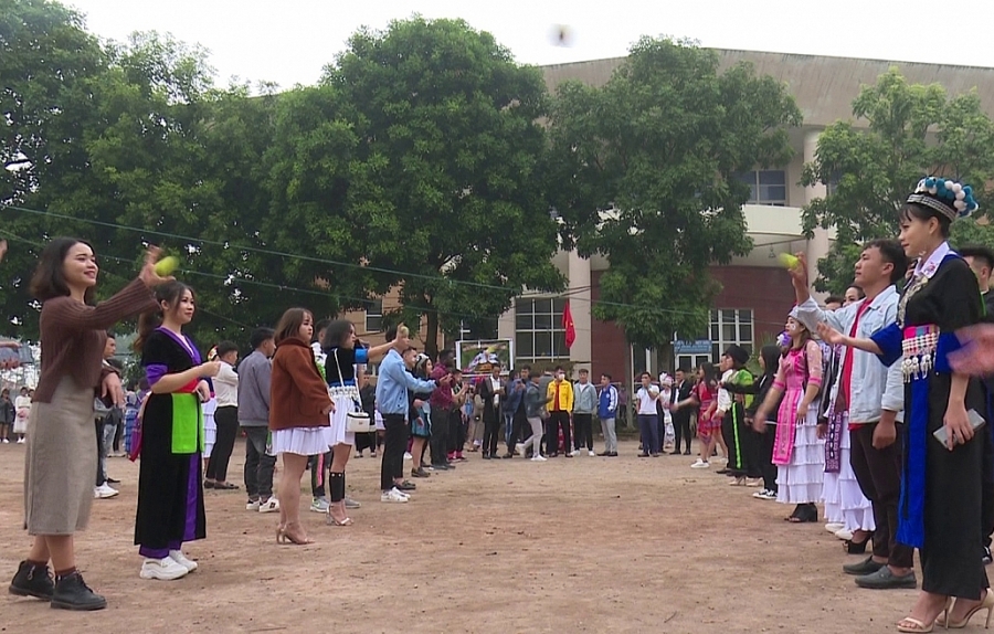 Tết đặc trưng của sinh viên Mông Thái Nguyên Tết đặc trưng của sinh viên Mông Thái Nguyên