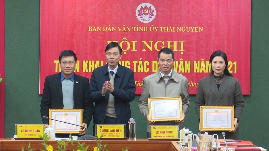 Đẩy mạnh thi đua “Dân vận khéo” gắn với phong trào Thi đua yêu nước (TS 14/1) Đẩy mạnh thi đua “Dân vận khéo” gắn với phong trào Thi đua yêu nước (TS 14/1)