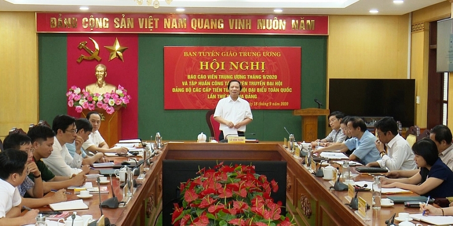 undefined Tiếp tục tuyên truyền Đại hội Đảng bộ các cấp