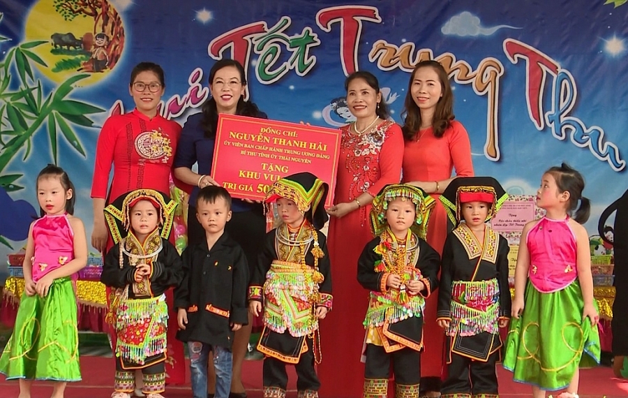 undefined Vui Tết Trung thu trường Mầm non Hợp Tiến