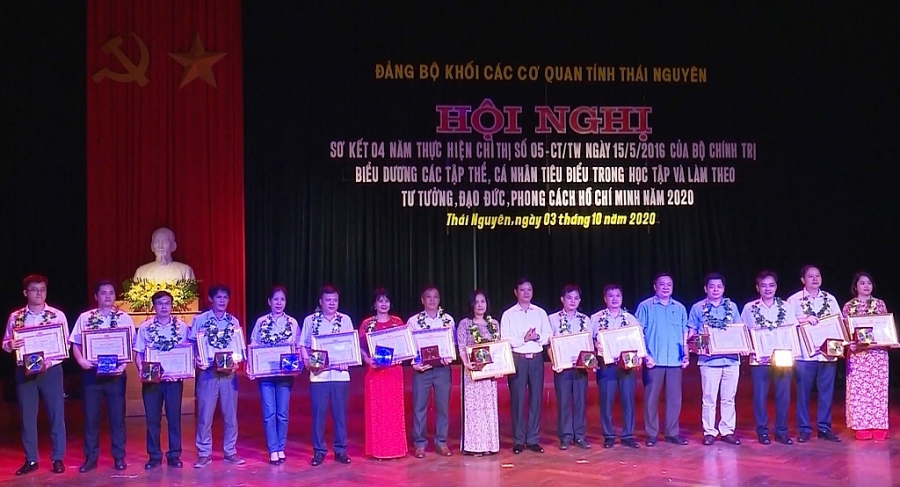 Gắn việc thực hiện Chỉ thị số 05 với việc triển khai Nghị quyết Đại hội Đảng bộ các cấp