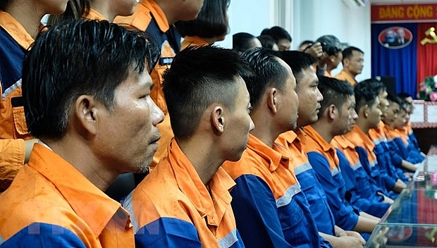 Cứu nạn thành công 39 thuyền viên trên tàu câu mực gặp sự cố giữa biển