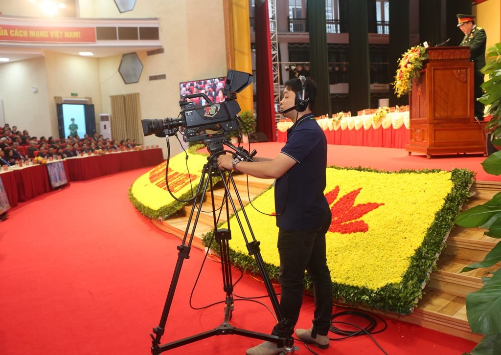 Phóng viên báo chí tác nghiệp tại Đại hội đại biểu Đảng bộ tỉnh lần thứ XX