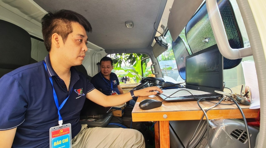 Phóng viên báo chí tác nghiệp tại Đại hội đại biểu Đảng bộ tỉnh lần thứ XX