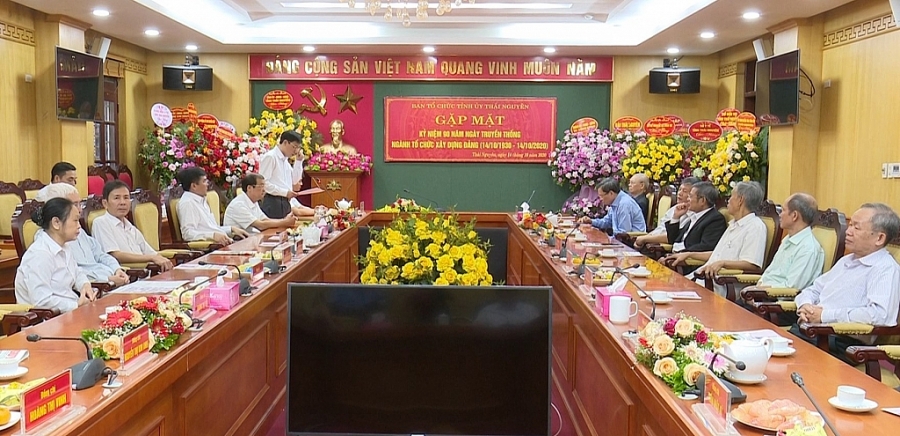 Gặp mặt cán bộ Ban Tổ chức Tỉnh ủy qua các thời kỳ Gặp mặt cán bộ Ban Tổ chức Tỉnh ủy qua các thời kỳ