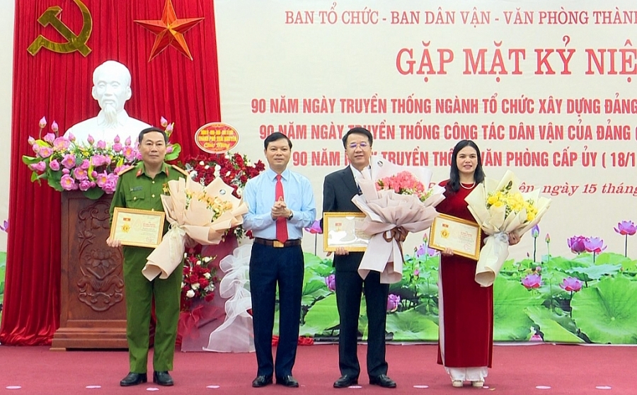 TP Thái Nguyên: Kỷ niệm Ngày truyền thống ngành Tổ chức xây dựng Đảng, công tác Dân vận của Đảng và Văn phòng cấp ủy TP Thái Nguyên: Kỷ niệm Ngày truyền thống ngành Tổ chức xây dựng Đảng, công tác Dân vận của Đảng và Văn phòng cấp ủy